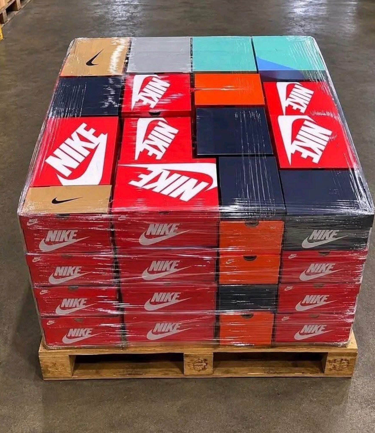 Wholesale Nike Shoes Pallet (100 Pairs) wholesale clothing and apparel pallet inventory
