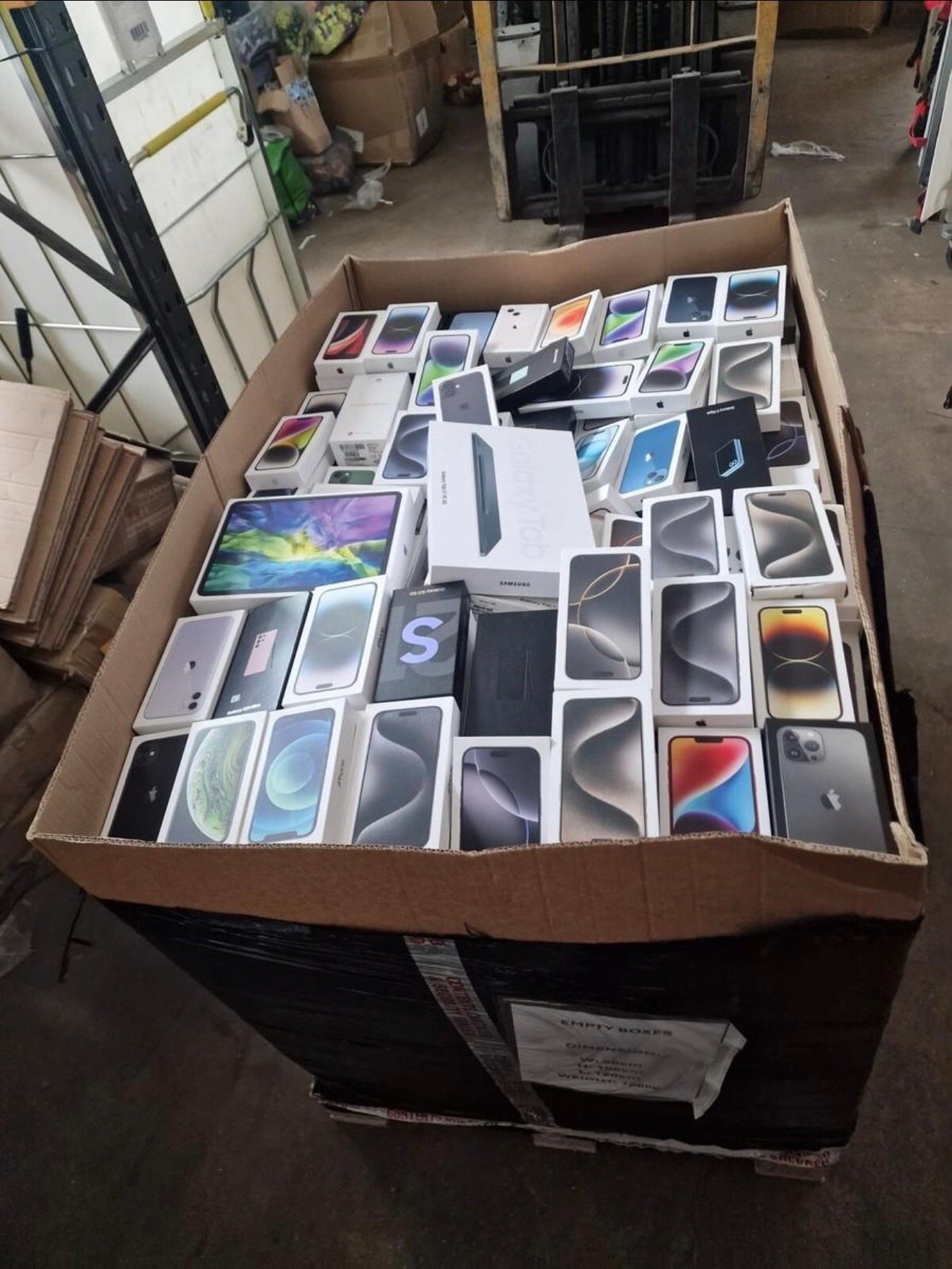 Phone liquidation pallets for sale