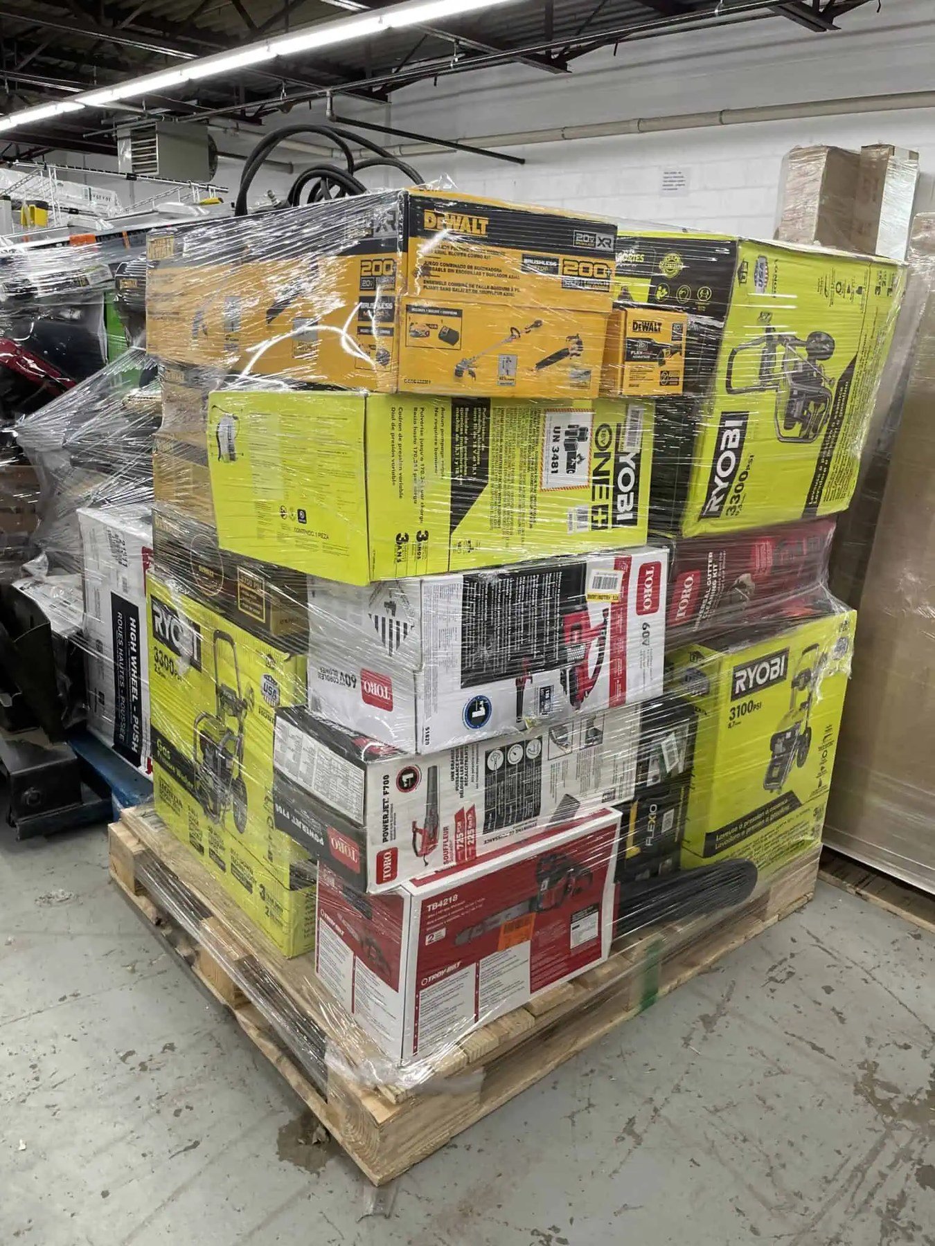 Tool liquidation pallets for wholesale buyers